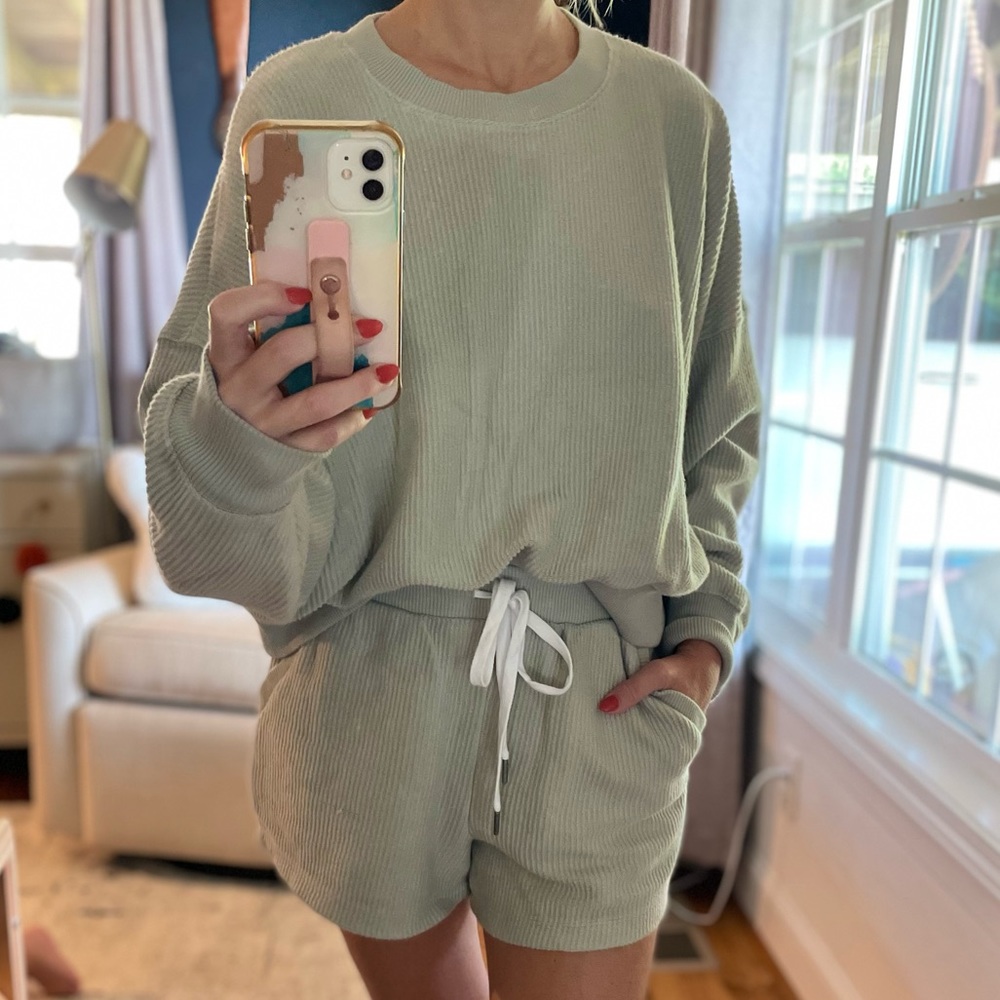 Aerie lounge set
